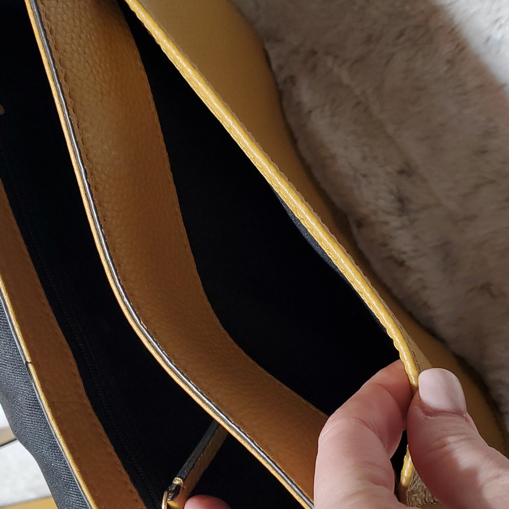 Vince Camuto Caramel Tal Crossbody Leather Saddle Purse w Horseshoe Hardware - Picture 6 of 11